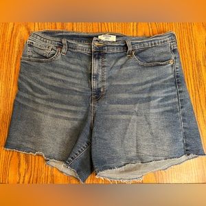 Size 14 Denizen By Levi’s Vintage High Rise Shorts